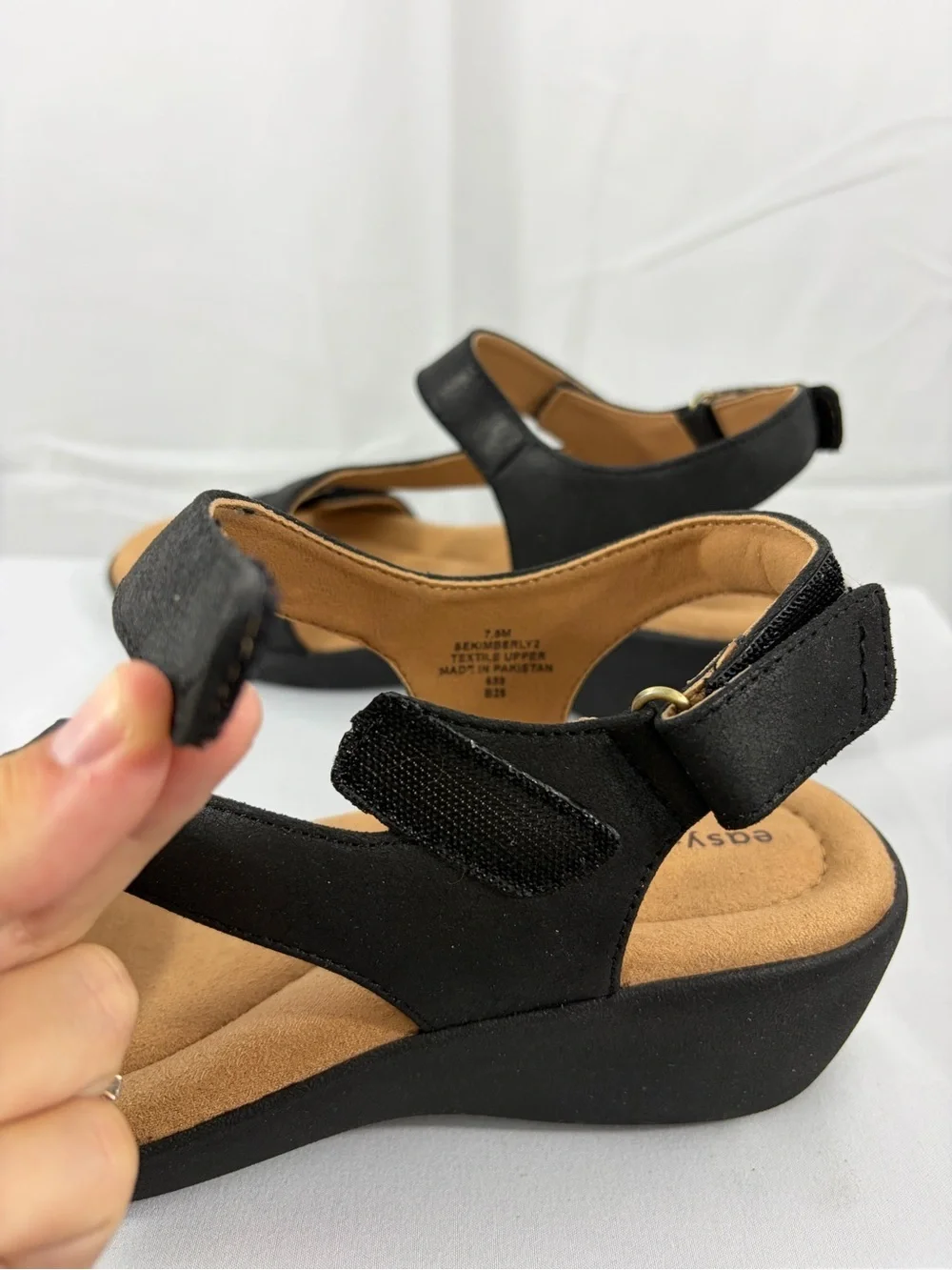 NWT Easy Spirit Women’s Size 7.5 Soft Black Adjustable Strappy Comfort Sandals